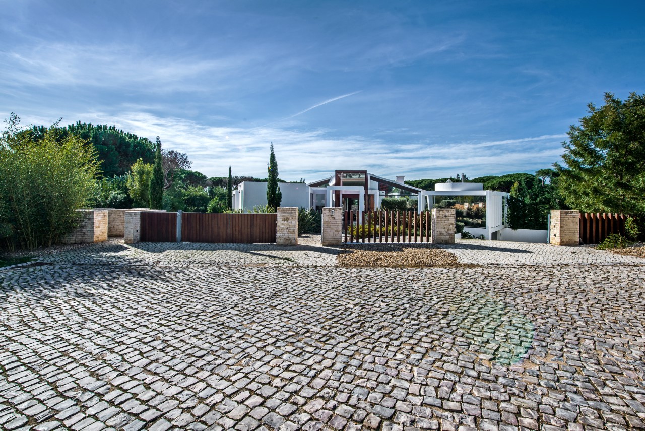 Villa Cypress Point - A contemporary stunning 6 bedroom holiday villa to rent in Vilamoura - Algarve